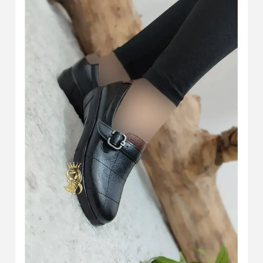 کفش طبی زنانه چرم مشکی مدل دکتر سگک دار