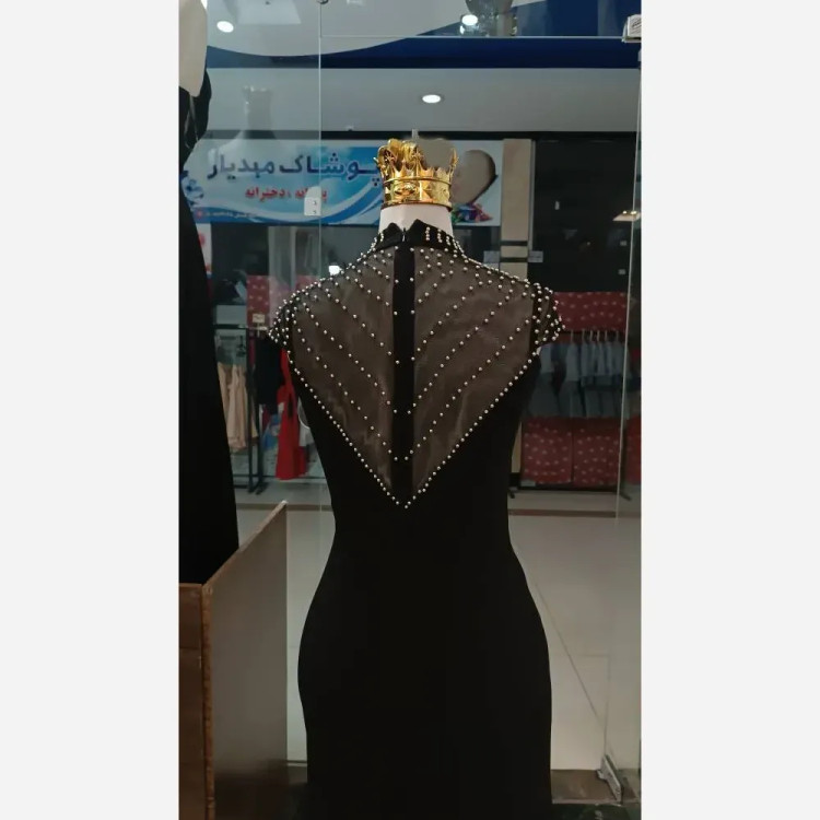 پیراهن بلند زنانه جنس کرپ دالقیچ قد 150 با کمربند رنگ مشکی و سبز