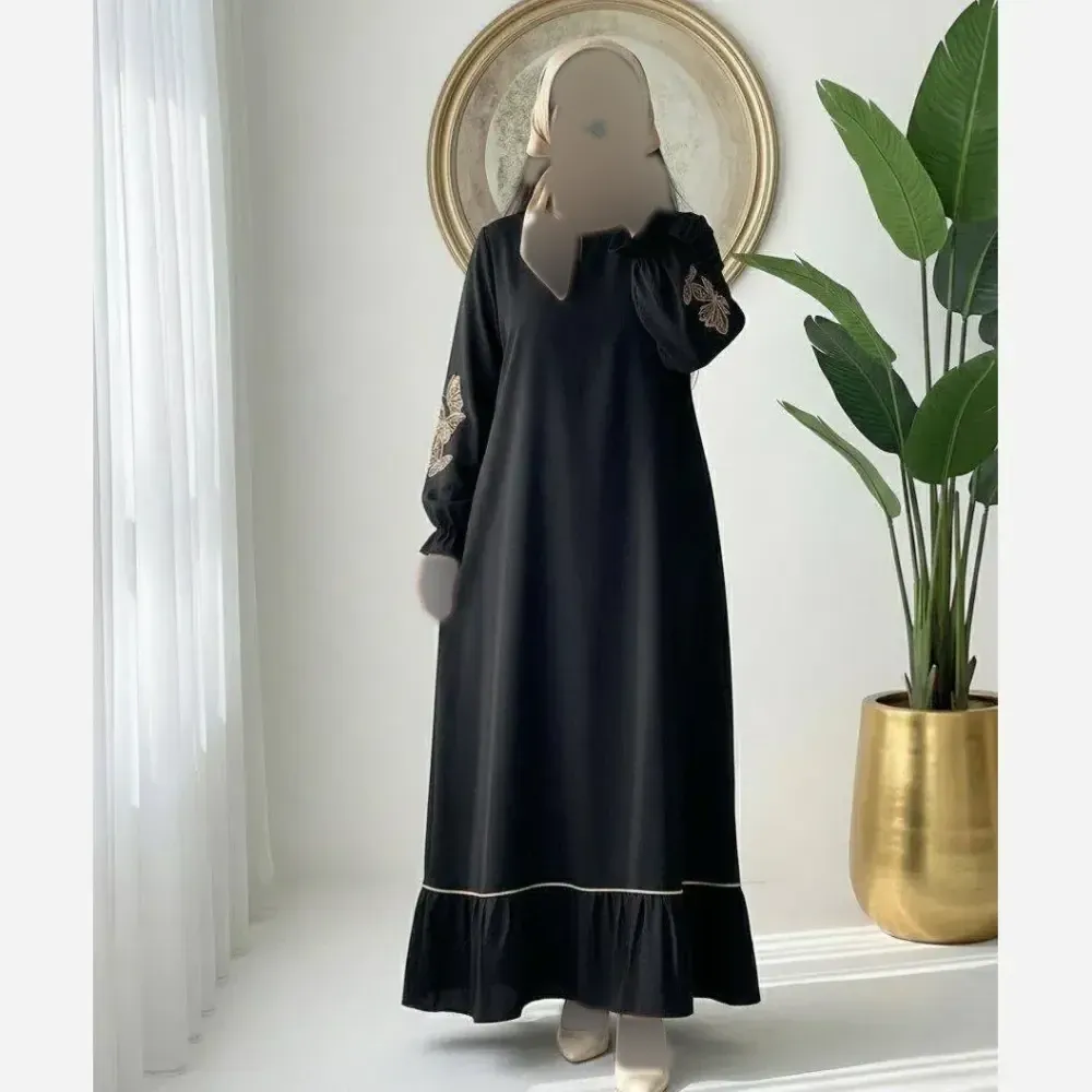 ماکسی عبای پروانه مشکی کرپ الیزه گرم بالا گلدوزی شده