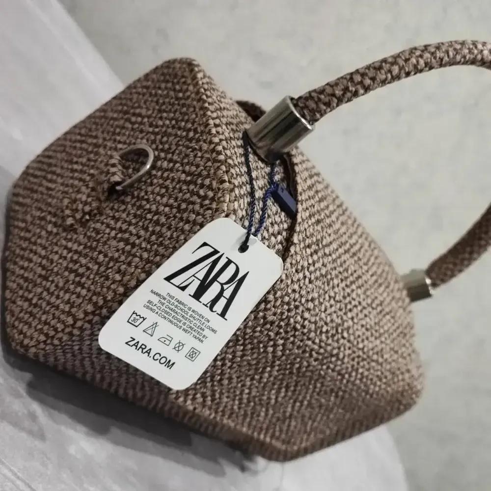 کیف ساندویچی چرم طرح کنف رنگ نسکافه ای کرم سایز آزاد