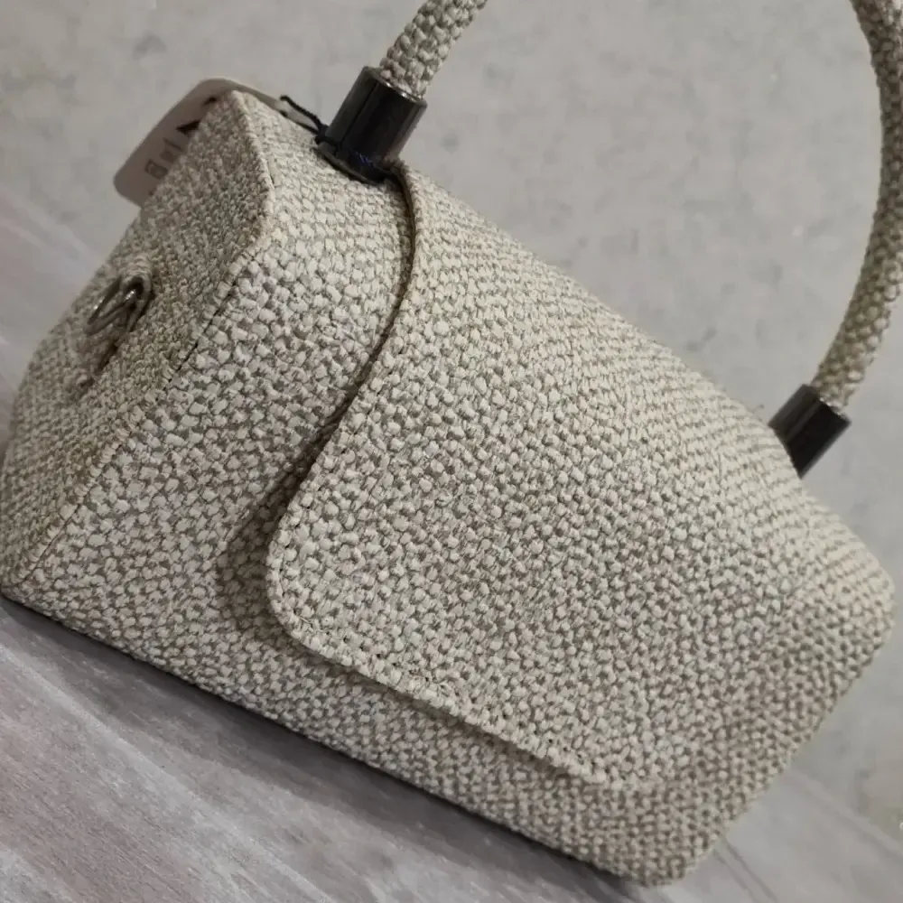 کیف ساندویچی چرم طرح کنف رنگ نسکافه ای کرم سایز آزاد