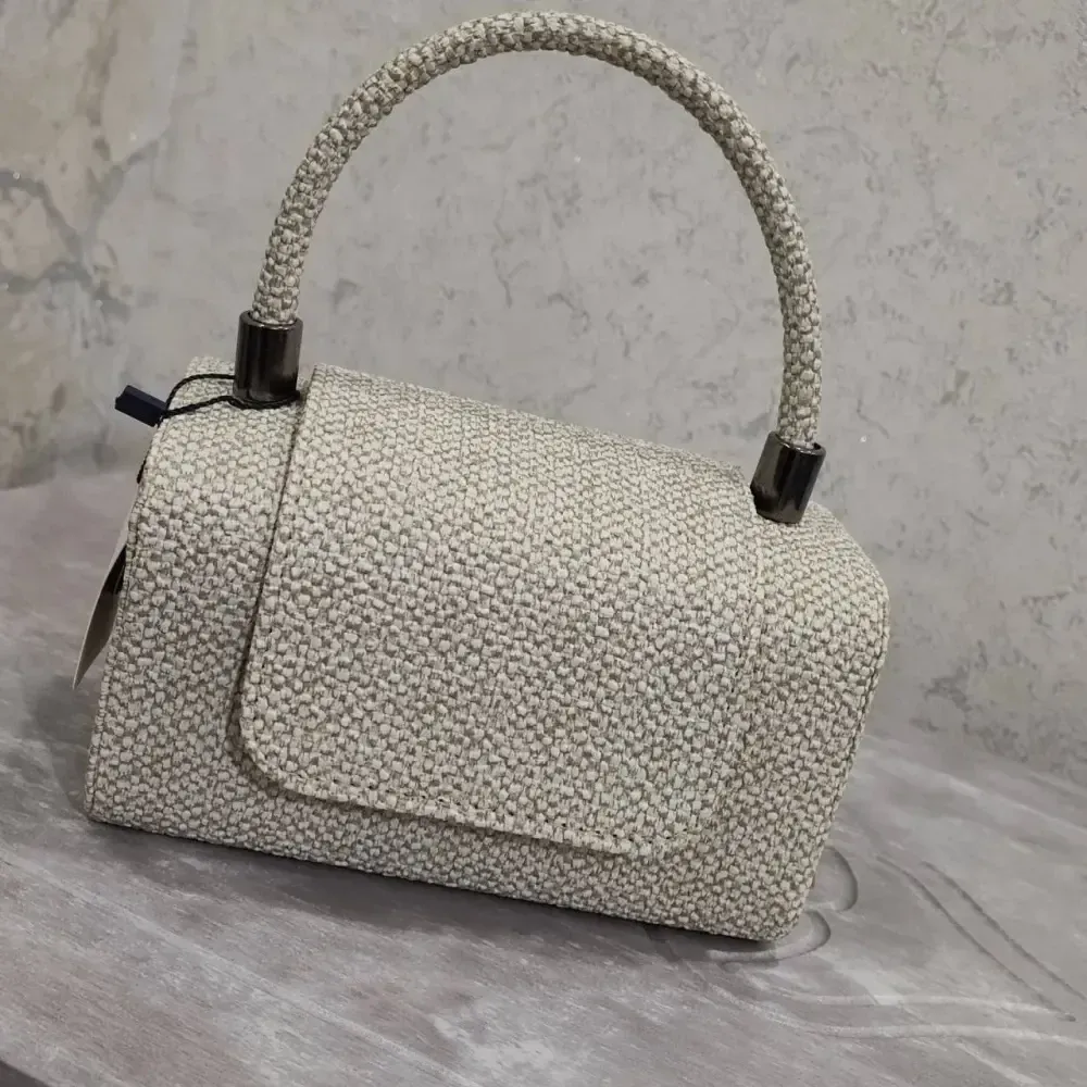 کیف ساندویچی چرم طرح کنف رنگ نسکافه ای کرم سایز آزاد