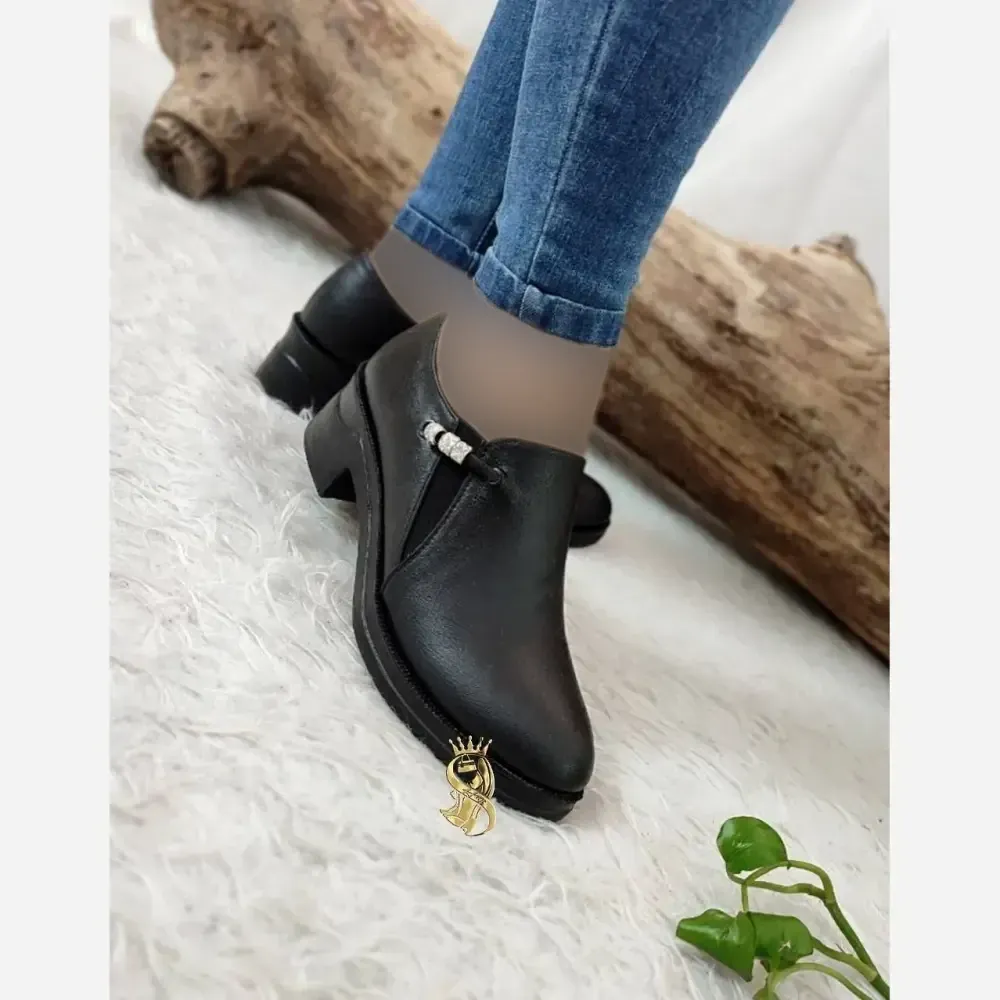 کفش طبی زنانه چرم فلوتر مشکی پاشنه 3 سانت مدل لبخند مروارید