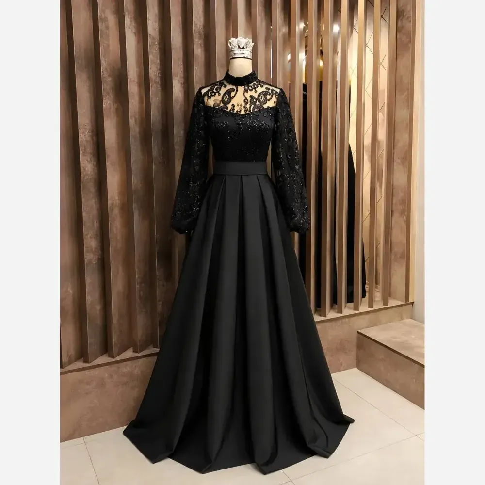 مانتو زنانه خرجکار گل برجسته پولک ساتن آمریکایی مشکی سایزبندی کامل