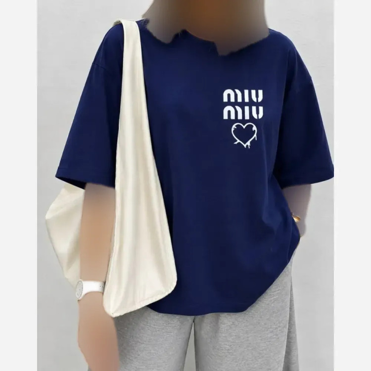 تیشرت باکسی طرح Miu Miu نخ پنبه اعلا فری سایز تا 44 شیک