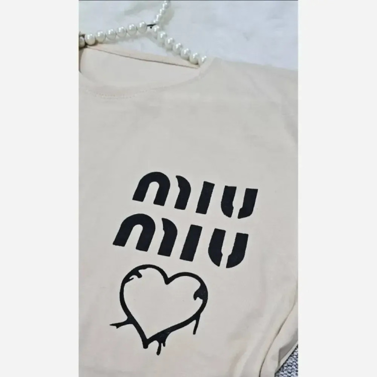 تیشرت باکسی طرح Miu Miu نخ پنبه اعلا فری سایز تا 44 شیک