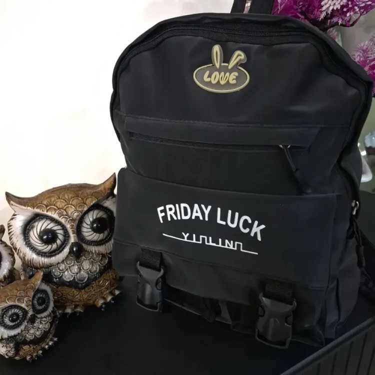 کوله پشتی ساتن مشکی Friday luck ابعاد 30 در 40 سانتی متر