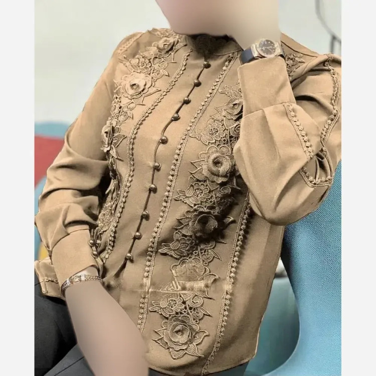 شومیز مزونی شیک و خاص گلبرجسته سایز بزرگ جنس الیزه مصری و گیپور ترک