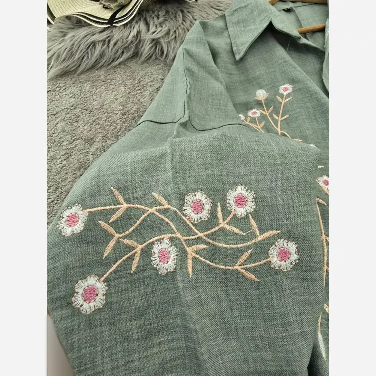 شومیز مانتویی آرتینا گلدوزی شده جنس شانتون در رنگ بندی کرم، نسکافه ای، سبز سدری، سرمه ای، قهوه ای و سایز یک و دو