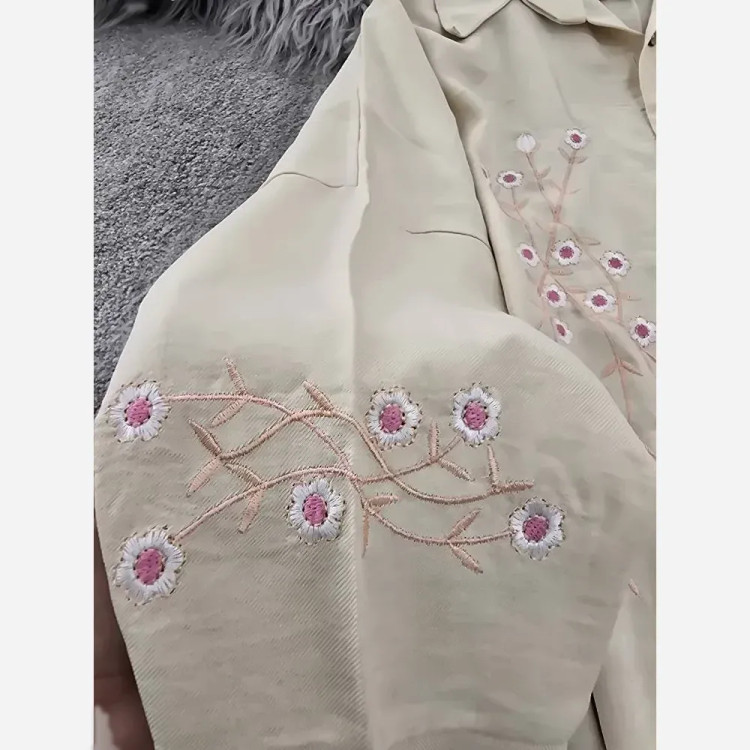شومیز مانتویی آرتینا گلدوزی شده جنس شانتون در رنگ بندی کرم، نسکافه ای، سبز سدری، سرمه ای، قهوه ای و سایز یک و دو