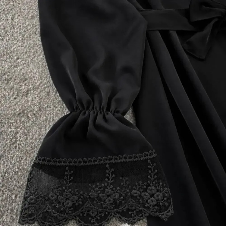 پیراهن عبایی محبوبه الیزه فری سایز قد 130 گیپور یقه و سر آستین مشکی سفید