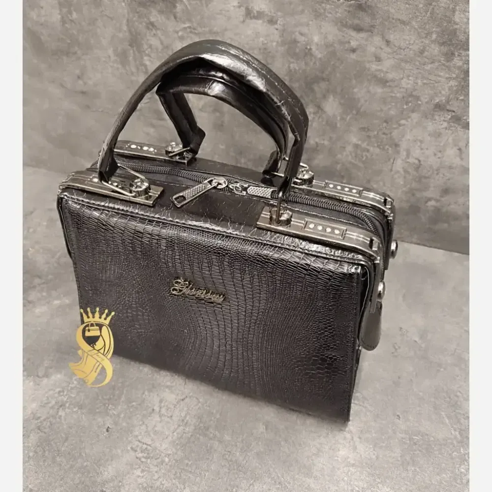کیف صندوقی ورنی زنانه مشکی ابعاد 17x25
