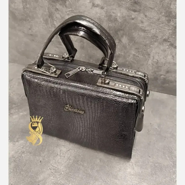 کیف صندوقی ورنی زنانه مشکی ابعاد 17x25