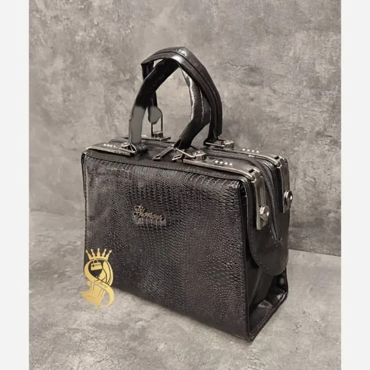 کیف صندوقی ورنی زنانه مشکی ابعاد 17x25