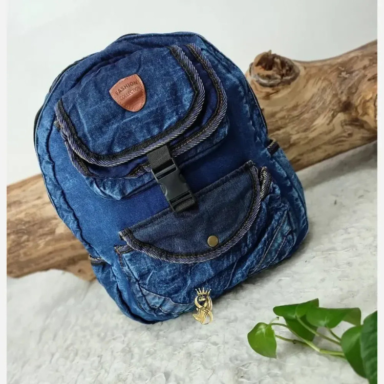 کوله پشتی لی مدل یکتا جنس جین آبی ابعاد 40*30 تک خونه دو جیب جلو و بغل