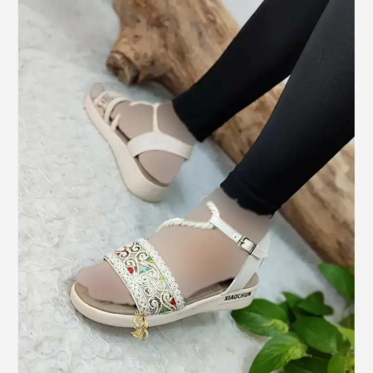 صندل طبی زنانه مدل اسنات رویه چرم صنعتی زیره PU