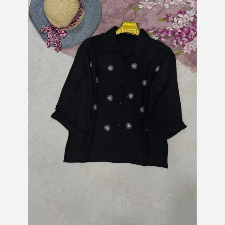شومیز گلدوزی بابونه جنس صوفیا رنگ مشکی سایز فری سایز 38 تا 46