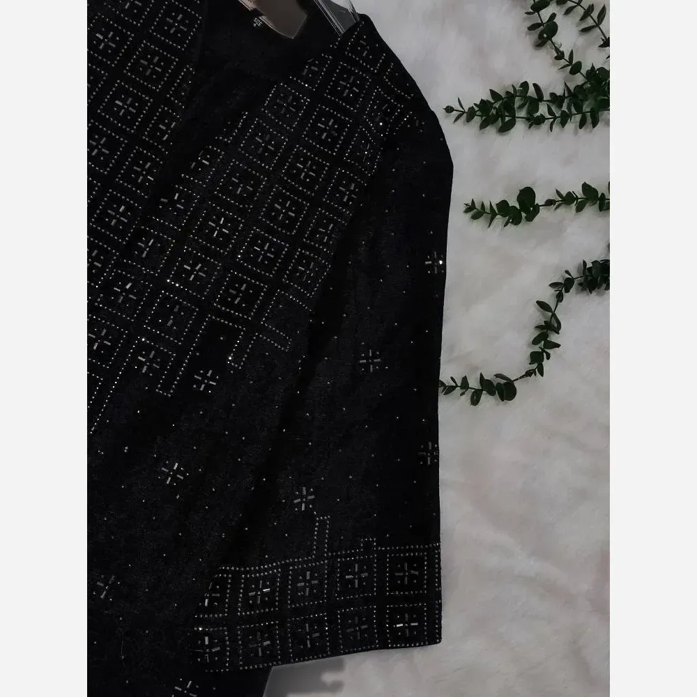 مانتو مزونی مخمل ترک گرم بالا نگین دار رنگ نقره ای سایز بزرگ