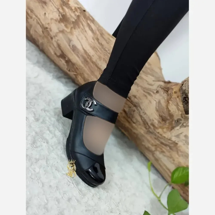 کفش طبی مجلسی زنانه مدل شنل عروسکی چرم مشکی پاشنه 5 سانت