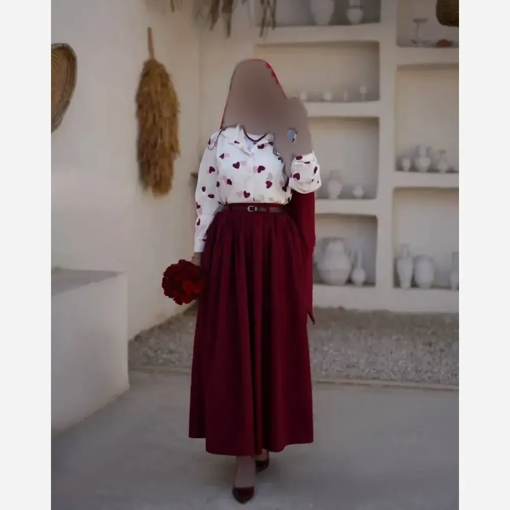 ست شومیز و دامن زنانه مدل قلبی گیسو جنس بوگاتی و مازراتی با کمربند چرم رنگ زرشکی و سبز فری سایز